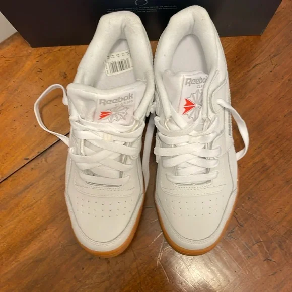 Reebok women’s/Youth. Never been worn. - Picture 2 of 5